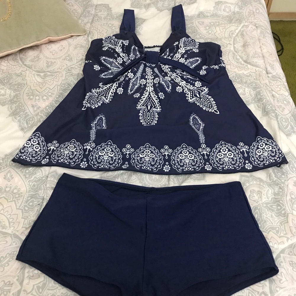 Sale❣️2 pc tank and swim 🏊🏼‍♀️ bottoms